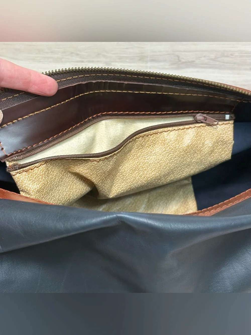 IL Gancio Blue & Brown Folded Leather Barrel Shoulder Bag